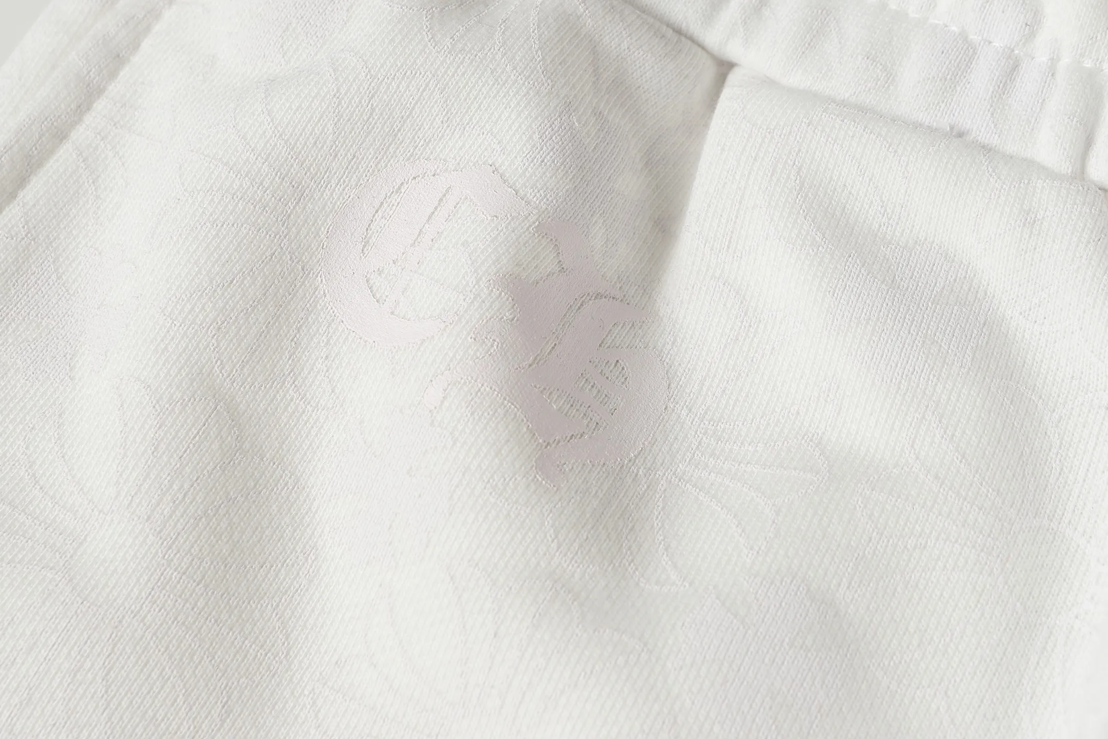 P280 #W5001 cross-border model. Those who pursue quality, please do not place an order. -Chrome Hearts/Chrome Hearts dark pattern all-over Sanskrit letter printed trousers, casual pants and sweatpants -High weight, high density and high quality. The wool is soft, delicate and skin-friendly. It feels soft and silky. It has excellent warmth and skin-friendly properties.